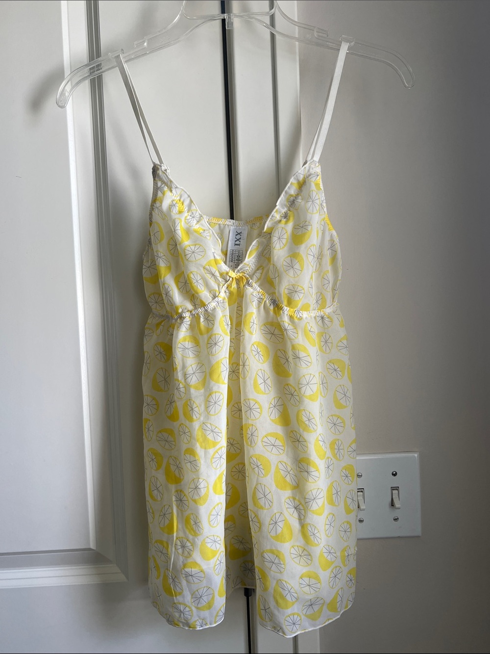 Forever 21 White and Yellow Lemon-Print Chemise